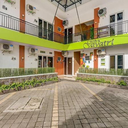 Super Oyo 3496 Griya Gayatri Syariah Hotel Melati Buitenkant foto