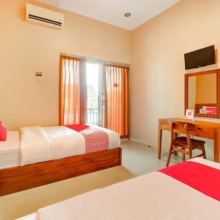 Super Oyo 3496 Griya Gayatri Syariah Hotel Melati Buitenkant foto