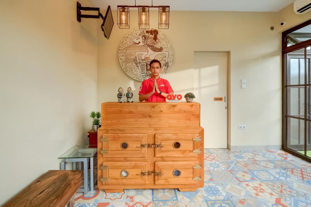 Super Oyo 3496 Griya Gayatri Syariah Hotel Melati Buitenkant foto