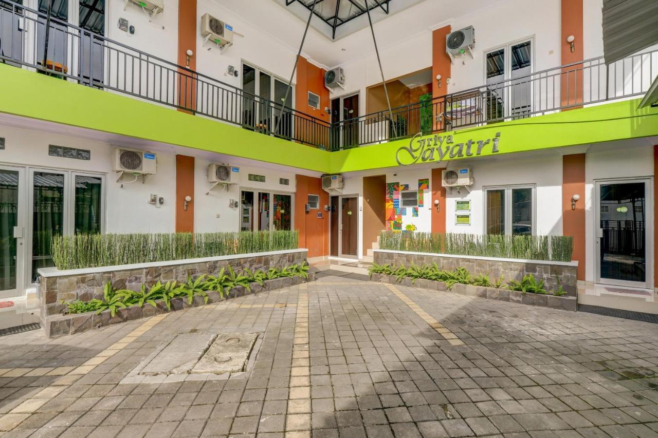 Super Oyo 3496 Griya Gayatri Syariah Hotel Melati Buitenkant foto