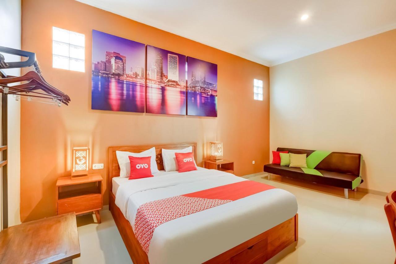 Super Oyo 3496 Griya Gayatri Syariah Hotel Melati Buitenkant foto