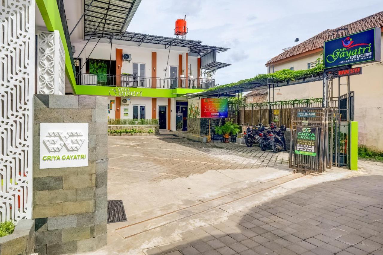 Super Oyo 3496 Griya Gayatri Syariah Hotel Melati Buitenkant foto