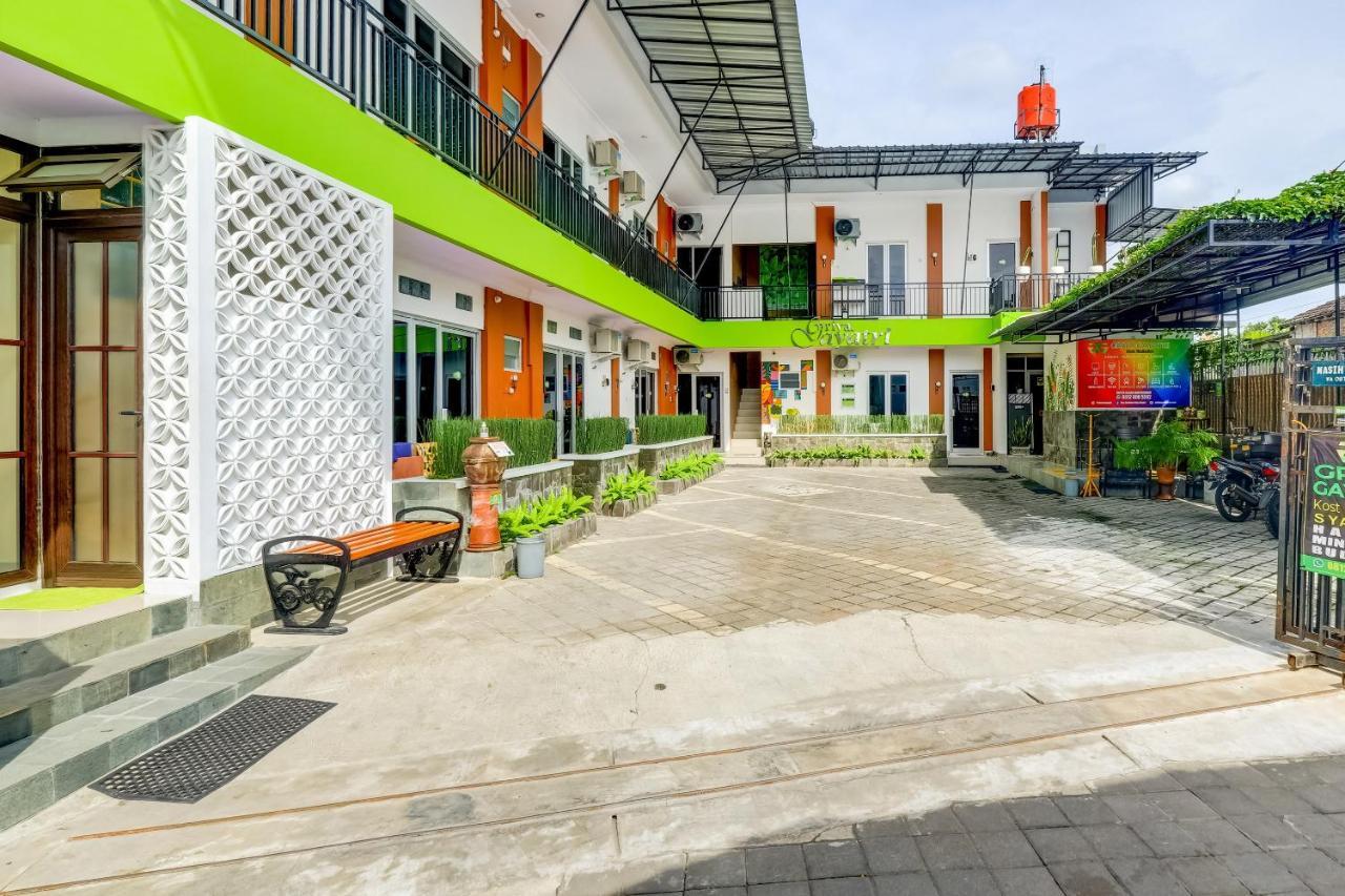 Super Oyo 3496 Griya Gayatri Syariah Hotel Melati Buitenkant foto