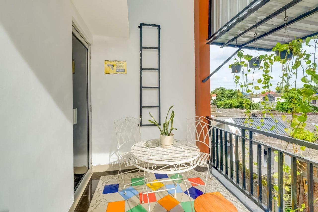 Super Oyo 3496 Griya Gayatri Syariah Hotel Melati Buitenkant foto
