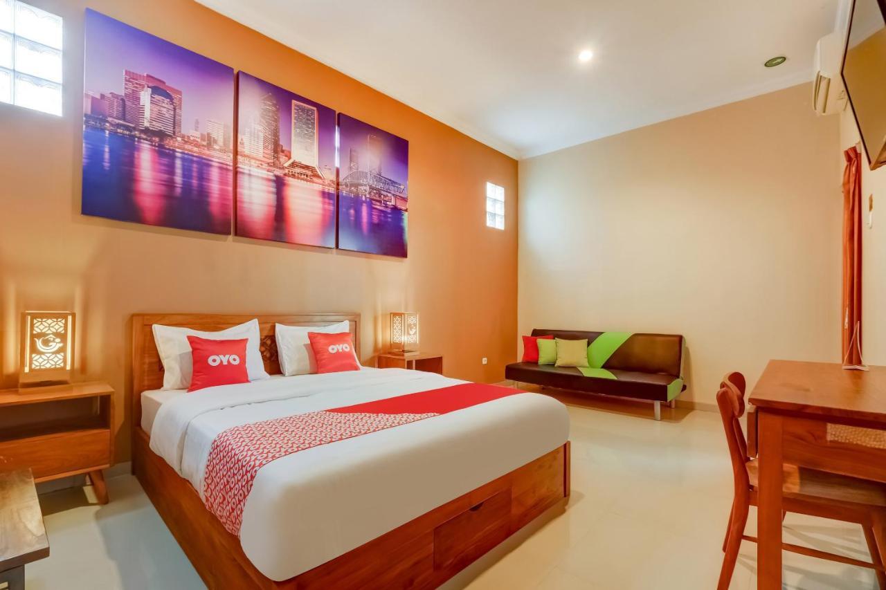 Super Oyo 3496 Griya Gayatri Syariah Hotel Melati Buitenkant foto