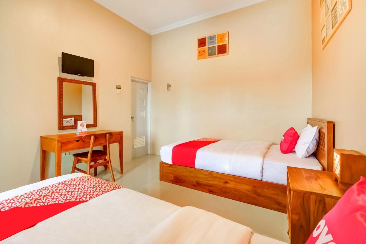 Super Oyo 3496 Griya Gayatri Syariah Hotel Melati Buitenkant foto
