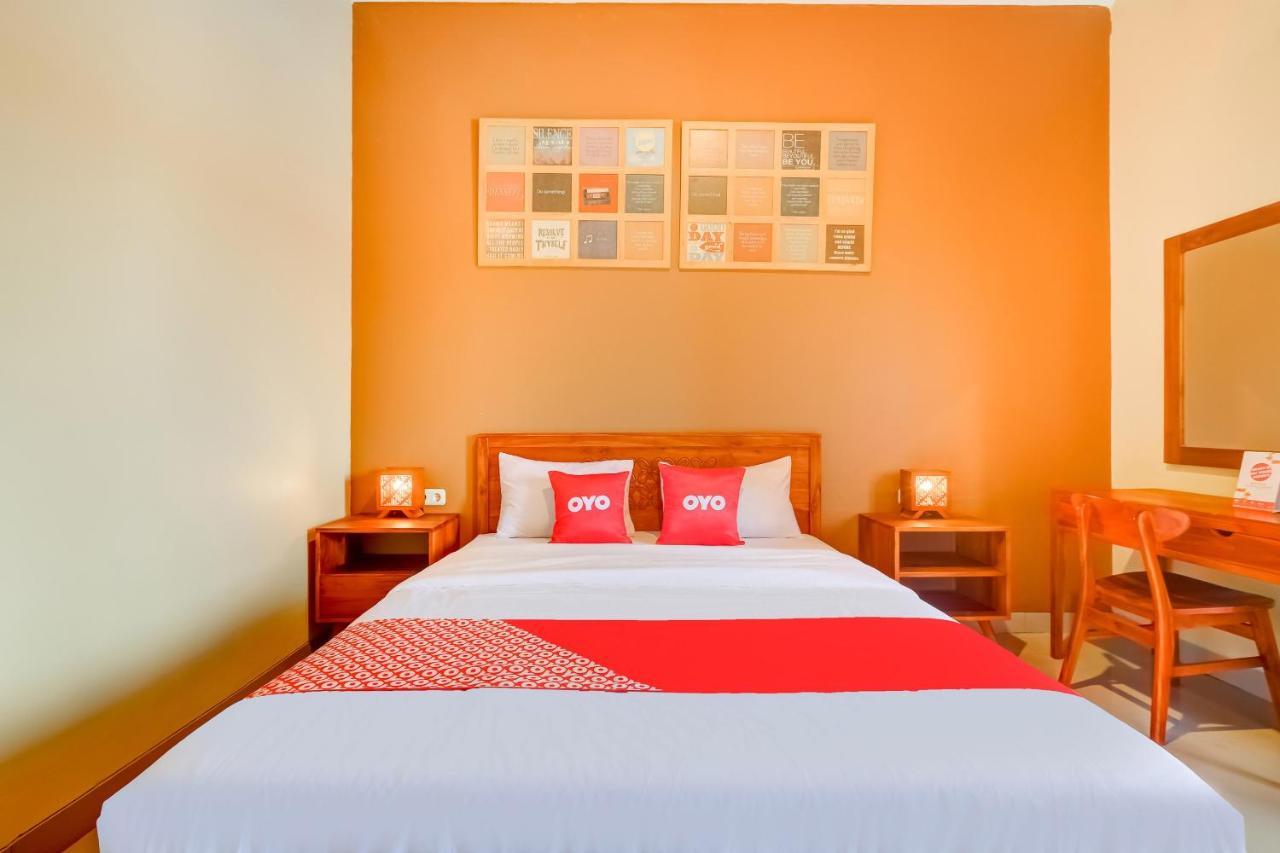 Super Oyo 3496 Griya Gayatri Syariah Hotel Melati Buitenkant foto