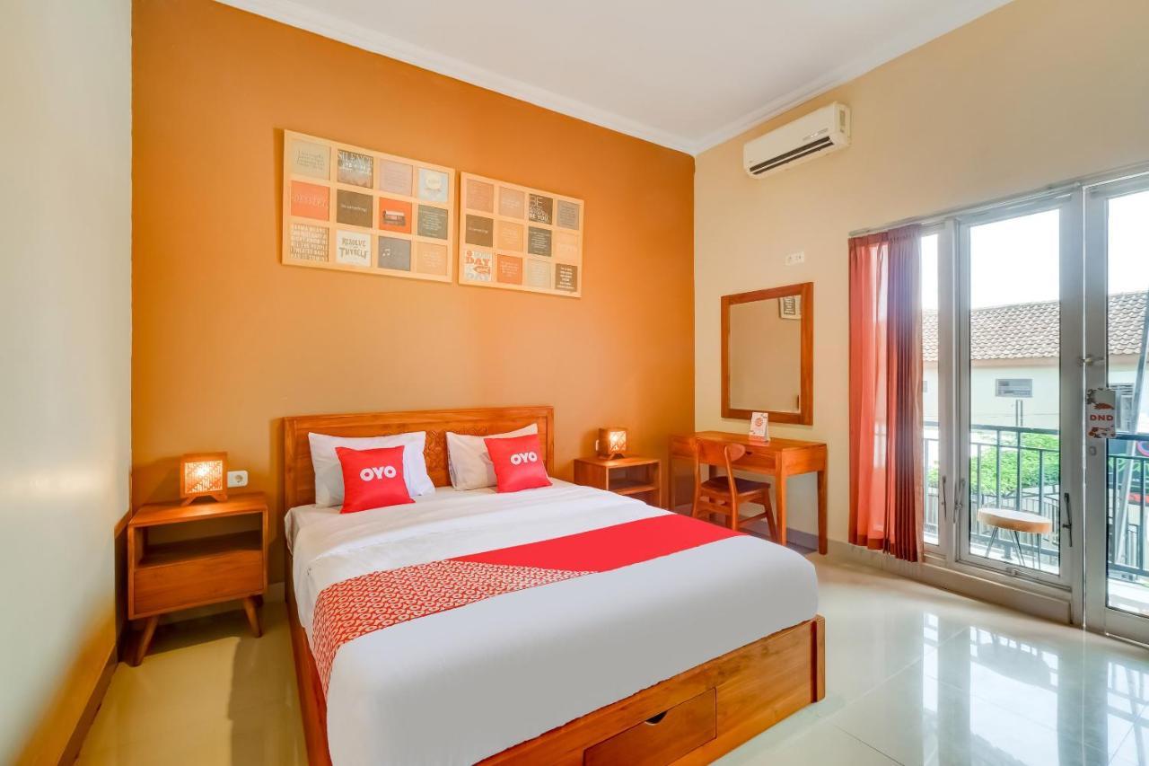 Super Oyo 3496 Griya Gayatri Syariah Hotel Melati Buitenkant foto