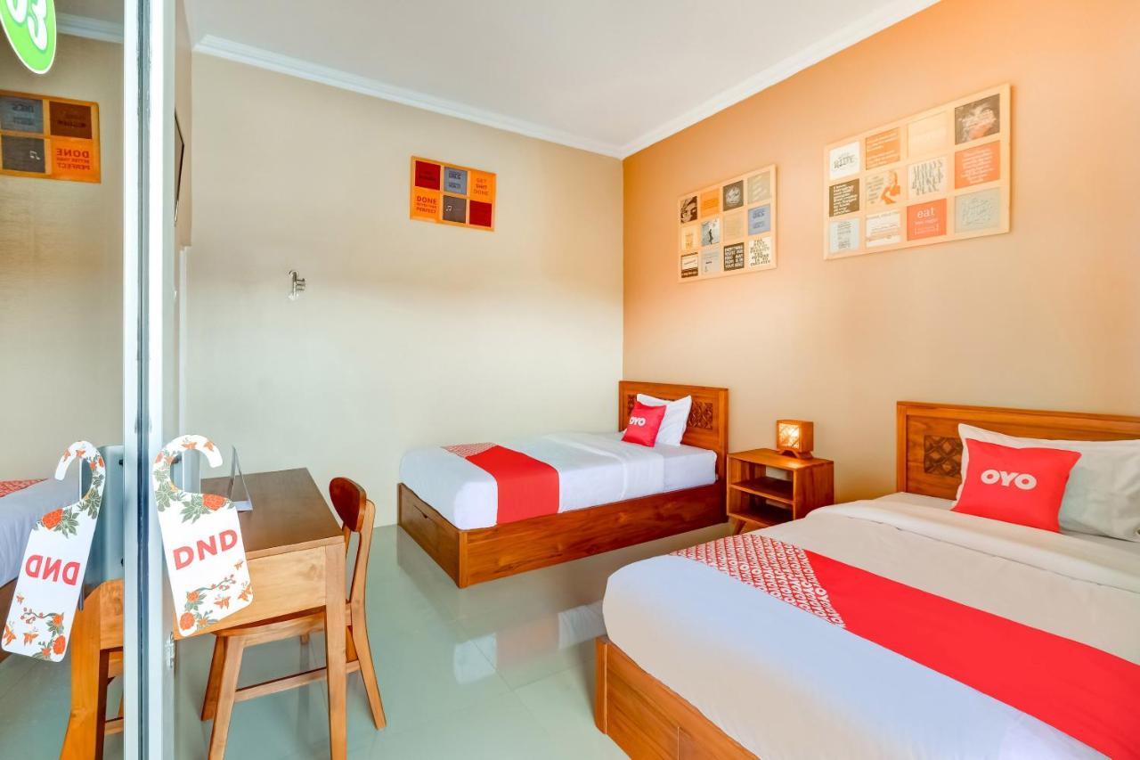 Super Oyo 3496 Griya Gayatri Syariah Hotel Melati Buitenkant foto
