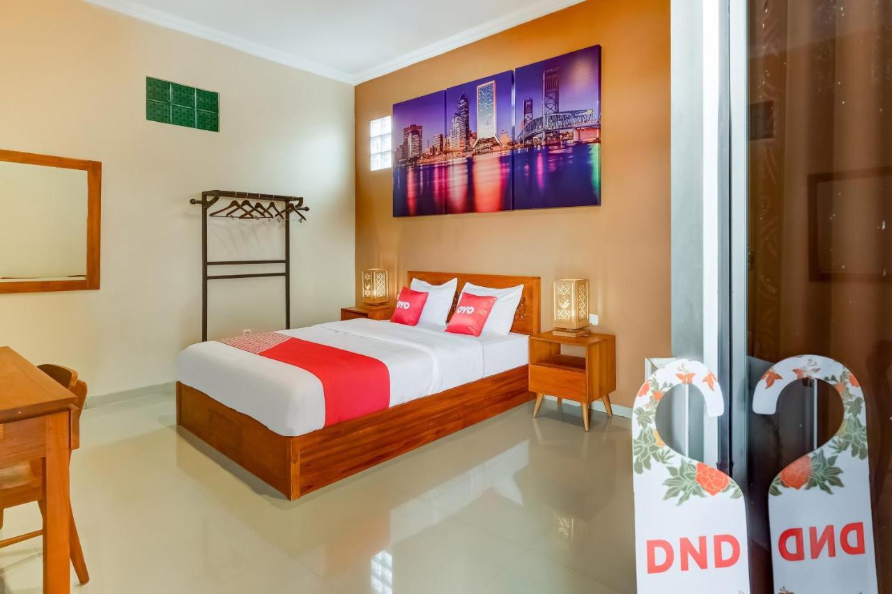 Super Oyo 3496 Griya Gayatri Syariah Hotel Melati Buitenkant foto