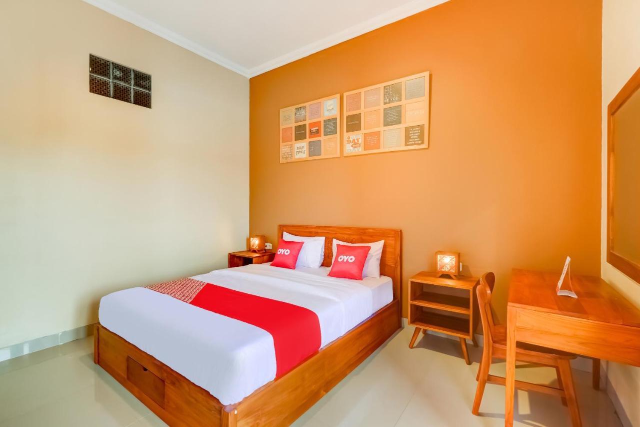 Super Oyo 3496 Griya Gayatri Syariah Hotel Melati Buitenkant foto