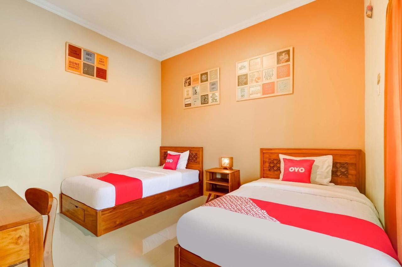 Super Oyo 3496 Griya Gayatri Syariah Hotel Melati Buitenkant foto