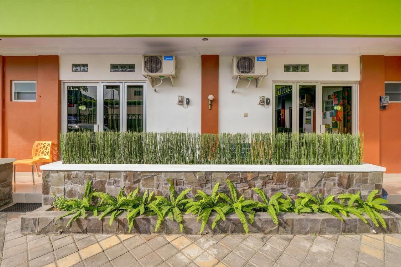 Super Oyo 3496 Griya Gayatri Syariah Hotel Melati Buitenkant foto