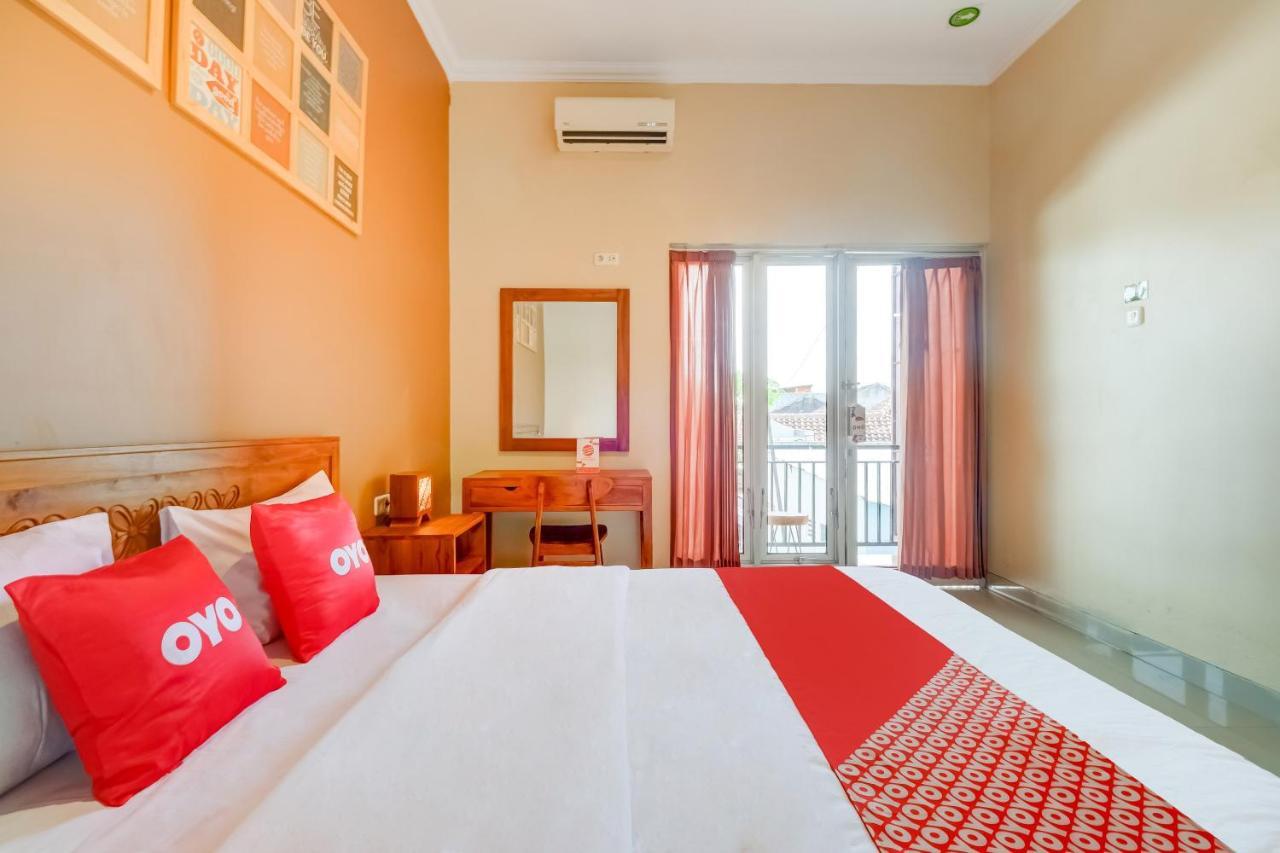 Super Oyo 3496 Griya Gayatri Syariah Hotel Melati Buitenkant foto