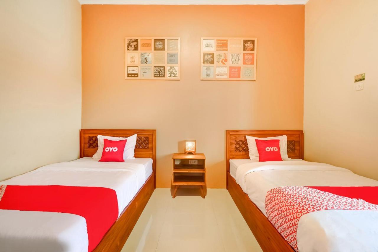 Super Oyo 3496 Griya Gayatri Syariah Hotel Melati Buitenkant foto